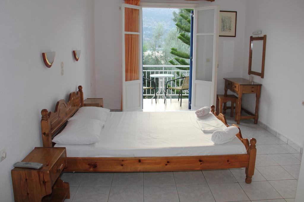 Theodora Studios Yénion Habitación foto