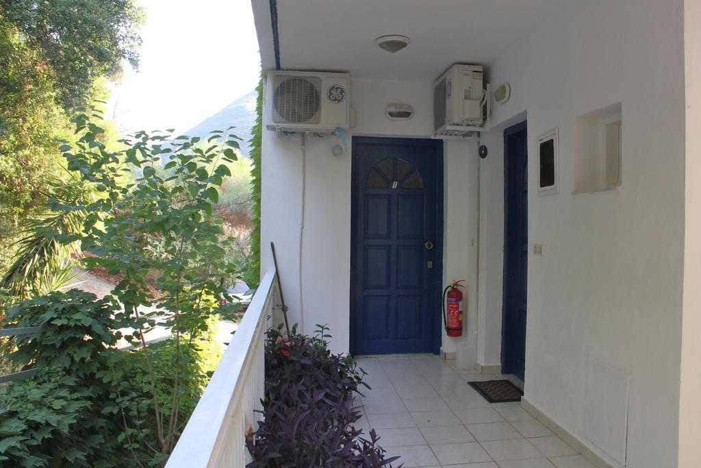Theodora Studios Yénion Habitación foto