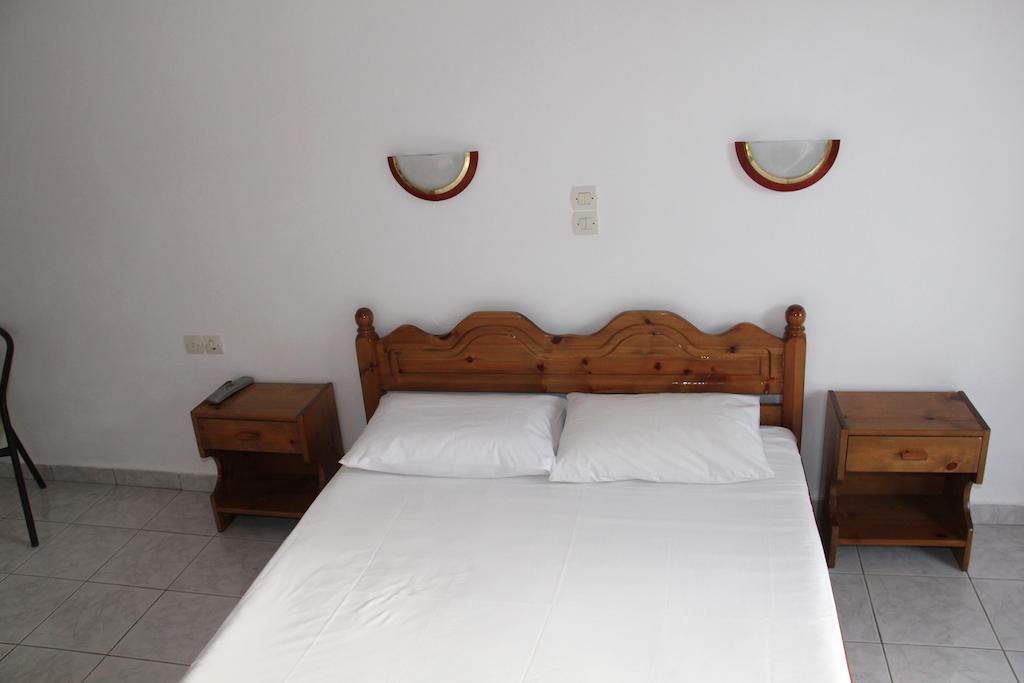 Theodora Studios Yénion Habitación foto